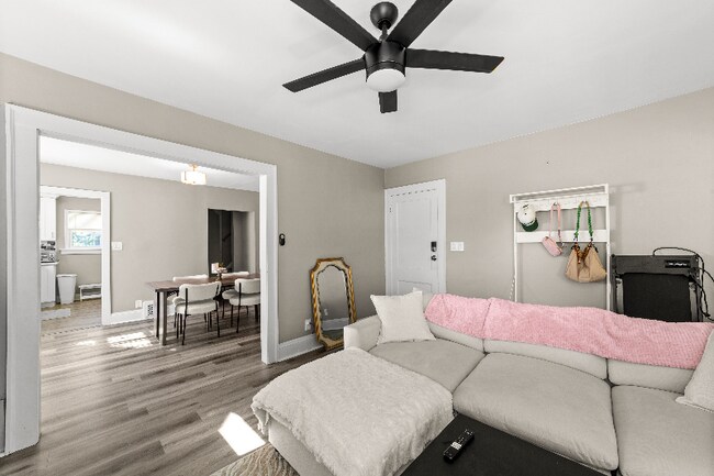 Building Photo - 1278 W 106th St