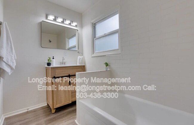 Building Photo - 3315 SE 127th Pl