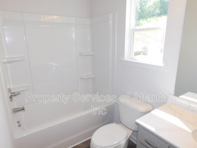 Building Photo - 246 Dupont Dr