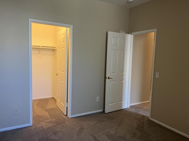 Building Photo - 35992 Lindstrand Ave