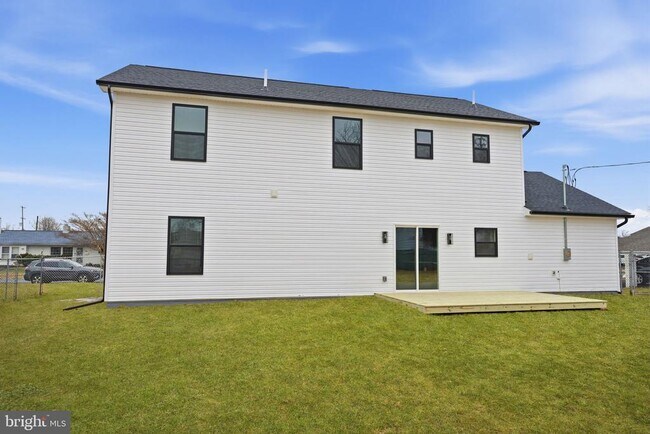 Building Photo - 65 Oaktree Dr