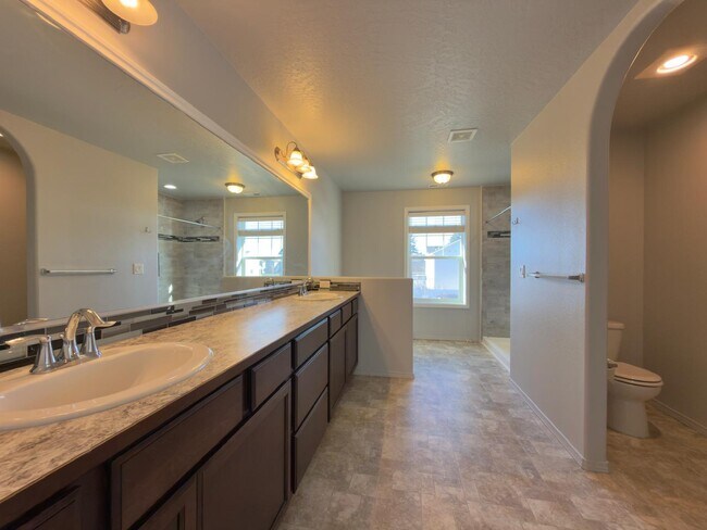 Building Photo - 515 S King St