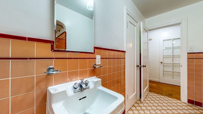 Building Photo - PURE Property Management -  Charming 2BR/1...