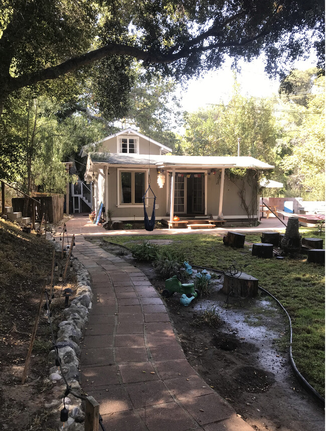 Primary Photo - 156 S Topanga Canyon Blvd