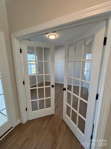 Building Photo - 2205 Camber Dr