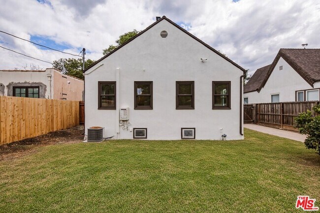 Building Photo - 525 N Crescent Heights Blvd
