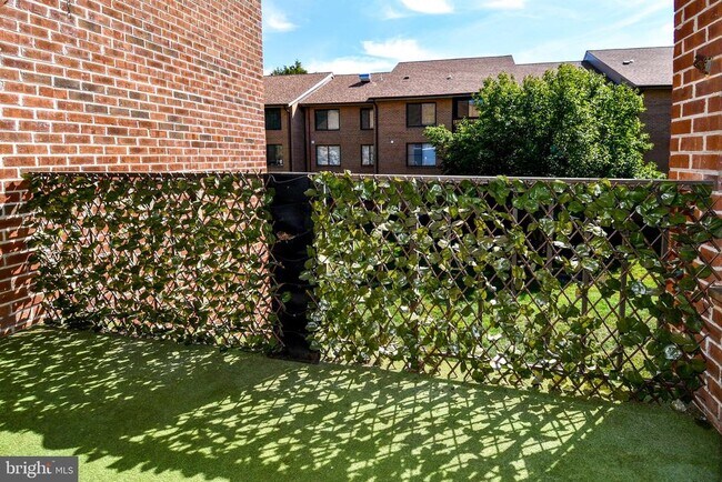 Building Photo - 15311 Beaverbrook Ct