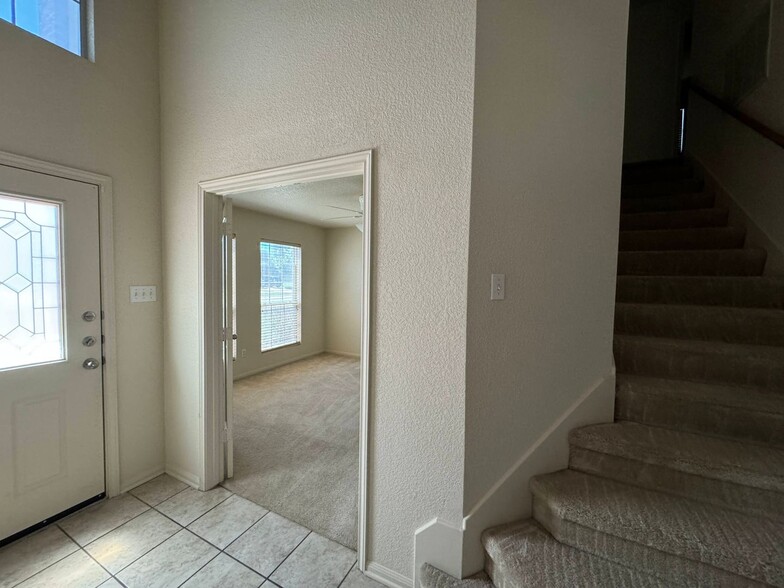Building Photo - 3301 Bull Run Dr