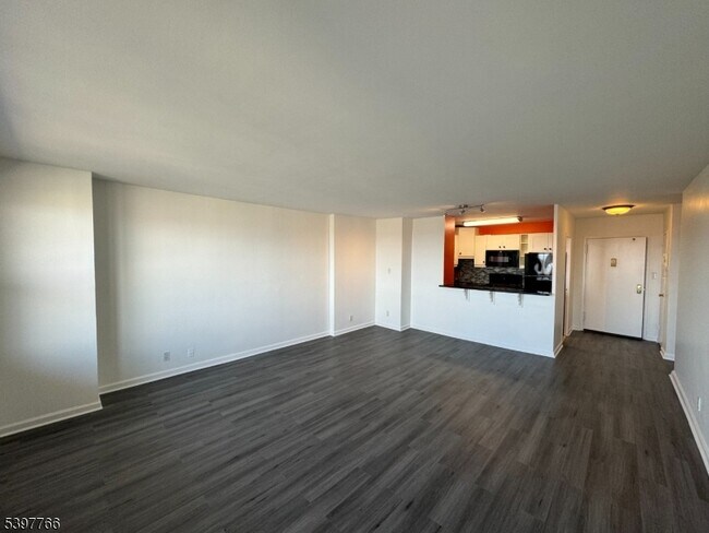 Building Photo - 285 Aycrigg Ave