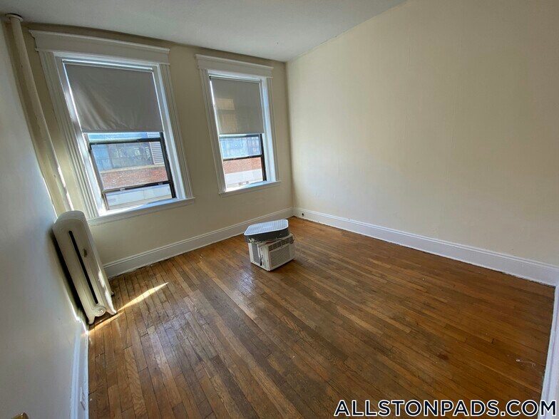 Building Photo - 1148 Commonwealth Ave