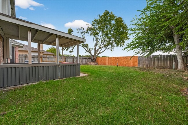 Building Photo - 1926 Woodland Hills Dr