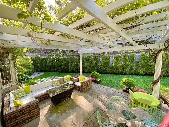 Building Photo - 24 Wilafra Pl