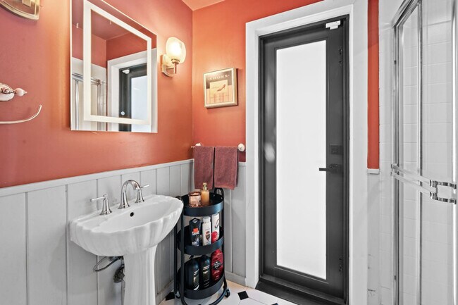 Building Photo - 4501 Briarcliff Ln