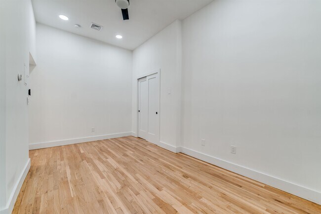 Building Photo - 163 3rd St