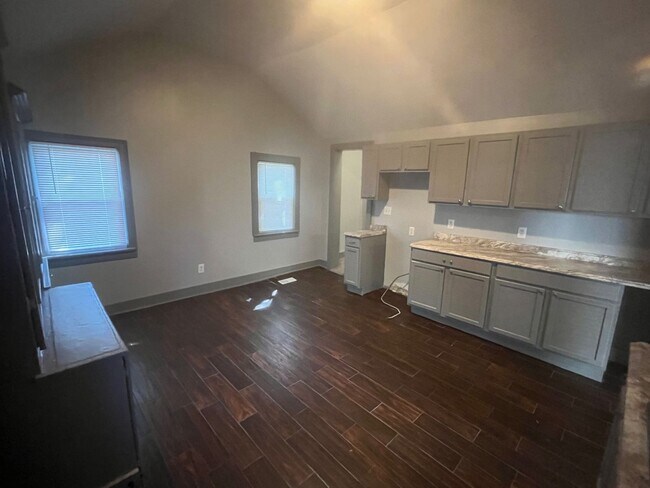 Building Photo - 3 Bedroom 1.5 Bath Single Family Home for Rent