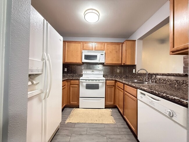 Building Photo - 2121 Sealion Dr