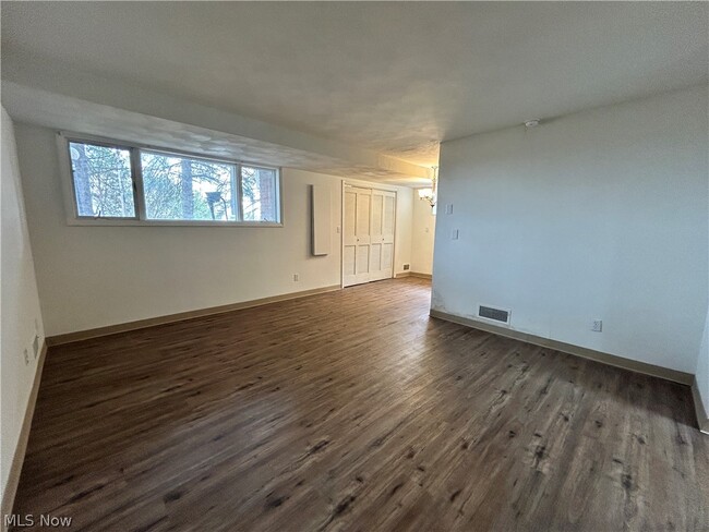 Building Photo - 94 View St