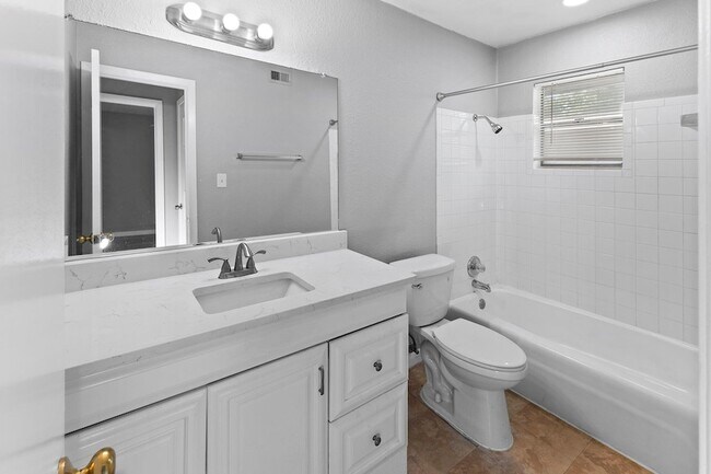 Building Photo - 2712 St Edwards Cir