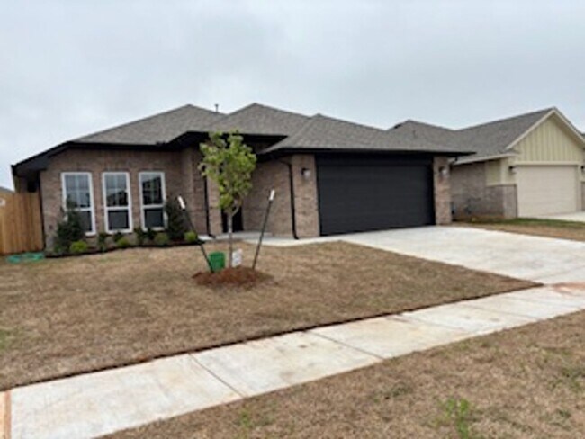 Building Photo - New Home! 1st month free!