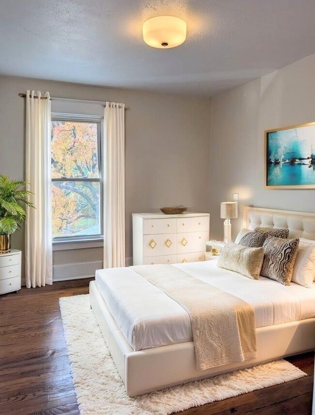 Building Photo - 409 E Bloomfield St