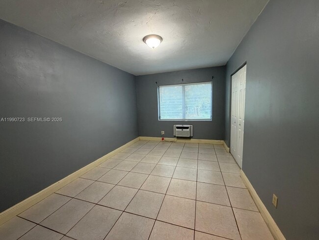 Building Photo - 2210 NE 170th St