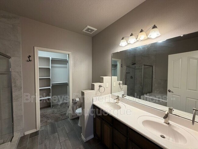 Building Photo - 7420 Tangerine Ct NE
