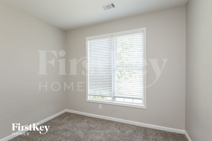 Building Photo - 731 Mallard Dr