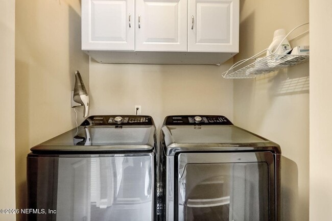 Building Photo - 9762 Summer Grove Way S