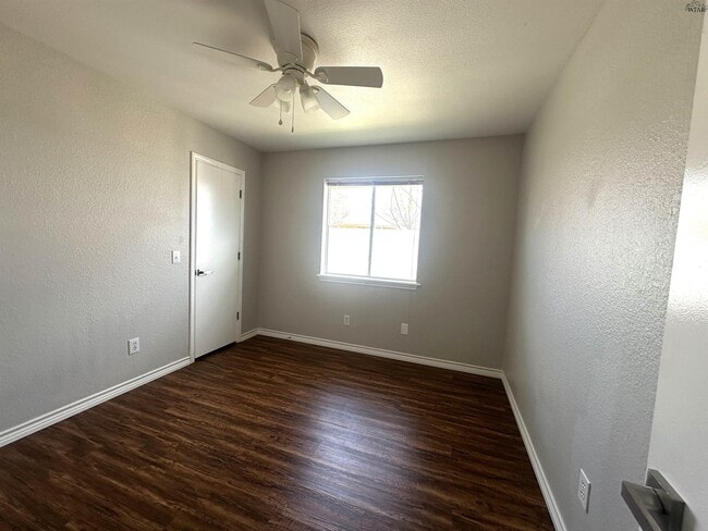 Building Photo - 5004 Bayberry Dr