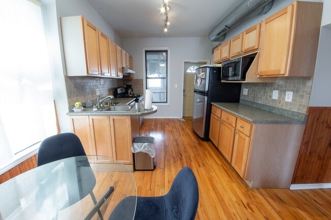 Building Photo - 1304 N Campbell Ave