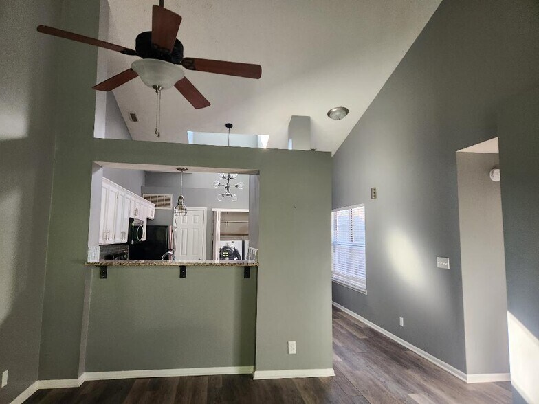 Building Photo - 3708 Magenta Ln
