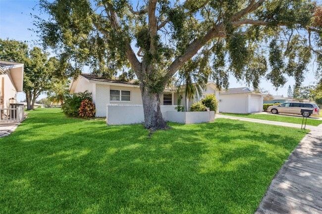 Building Photo - 4456 Great Lakes Dr N