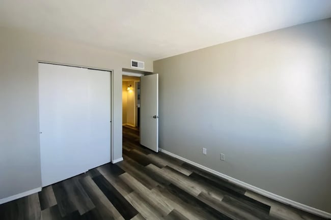 Building Photo - 1808 W Curry Dr