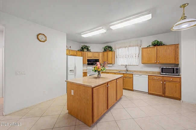 Building Photo - 3860 E Battala Ave
