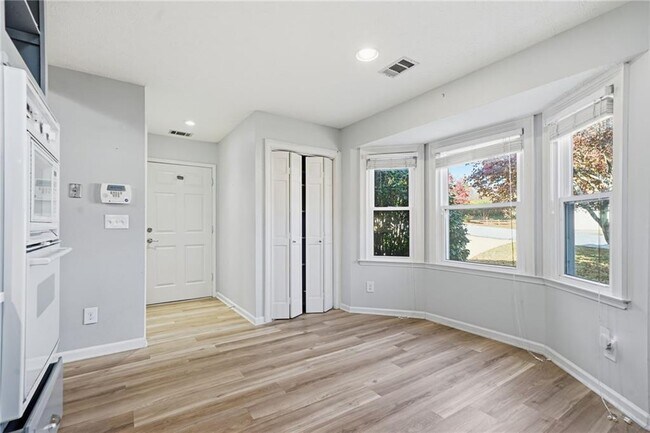 Building Photo - 4663 Calumet Cir NW