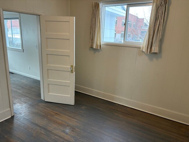 Building Photo - 2Bed 1Bath Whitefish Downtown Home