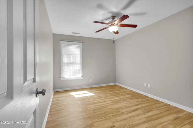 Building Photo - 124 Crooked Run Dr
