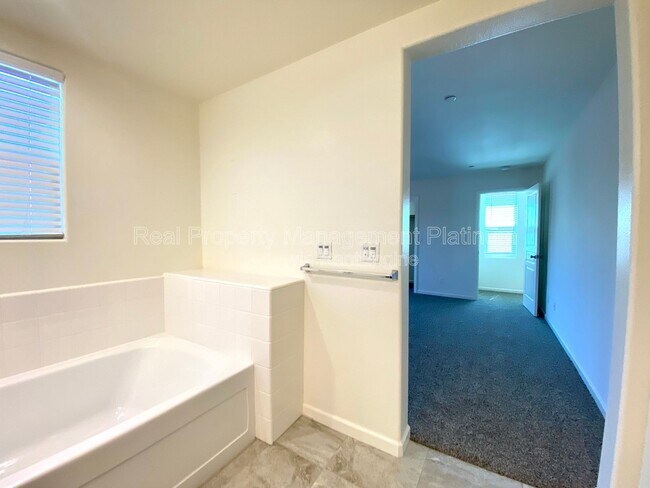 Building Photo - 2534 Mustang Dr