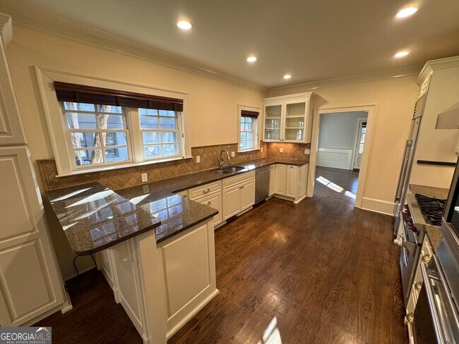 Building Photo - 1092 McLynn Ave NE