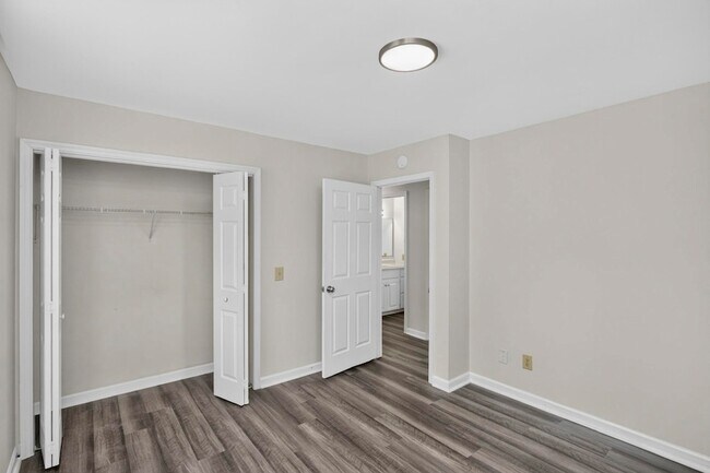 Building Photo - 1009 Lynndale Dr