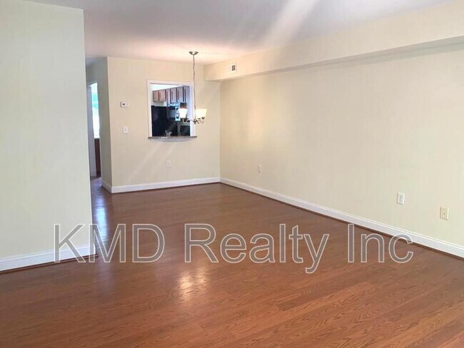 Building Photo - 1207 Green Oaks Ln