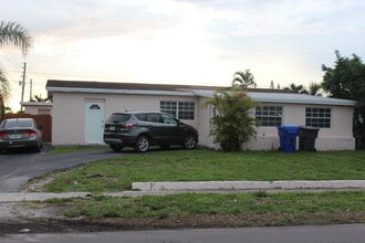 Building Photo - 700