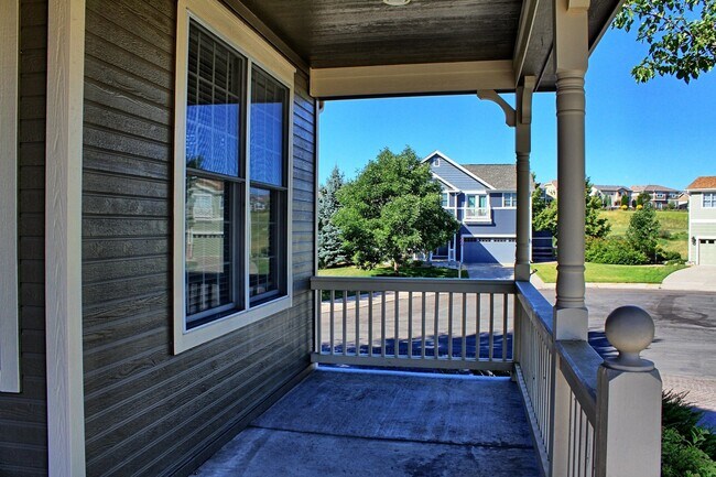 Building Photo - 4 bed 2.5 bath home in the Meadows