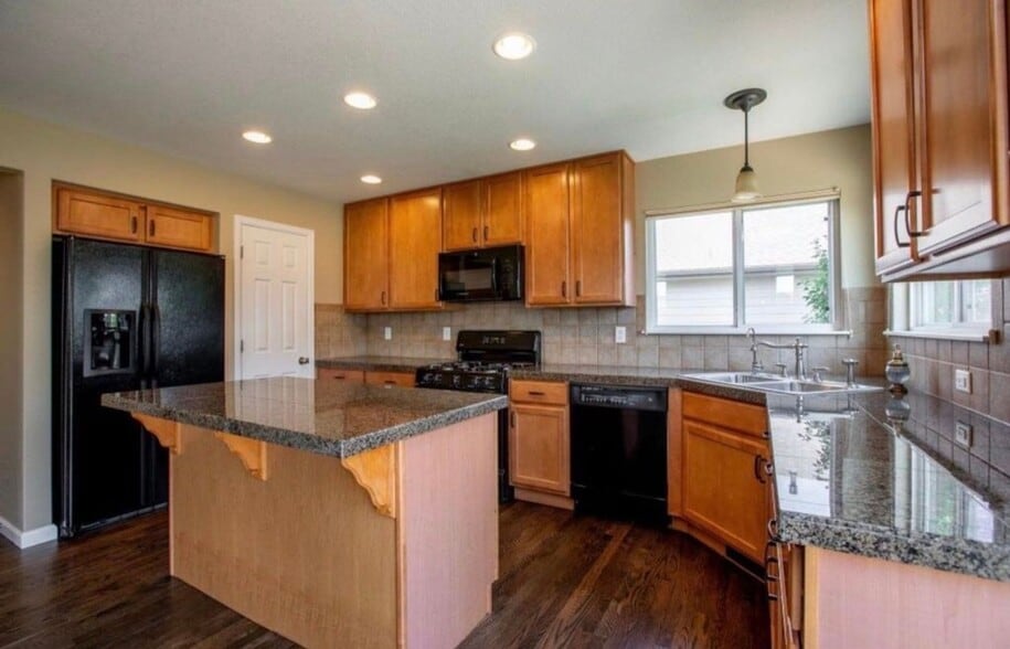 Building Photo - 6281 Sea Gull Cir