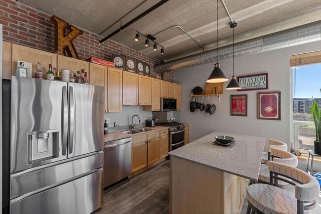 Building Photo - 710 N 4th St