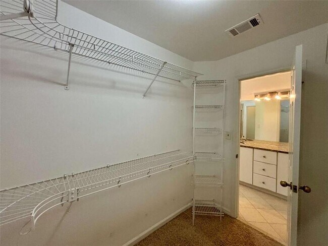 Building Photo - 4160 Creekwood Dr