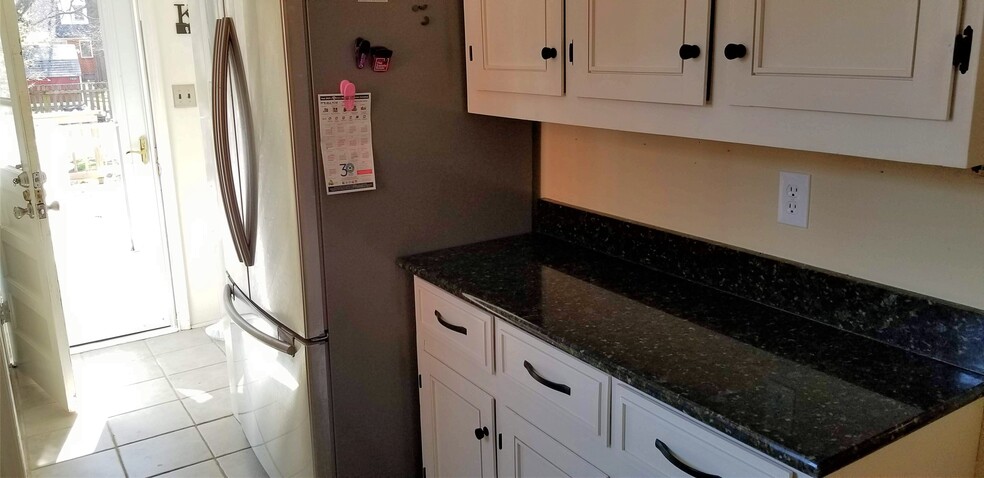 Kitchen - 1921 Wilmington Ave