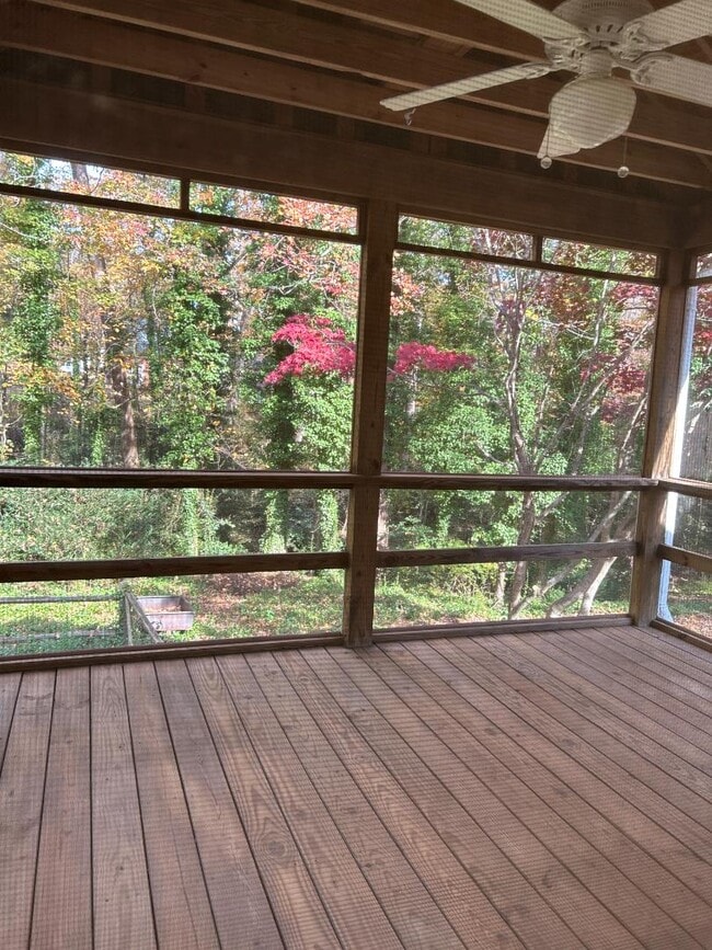 Building Photo - 1042 Peck Rd