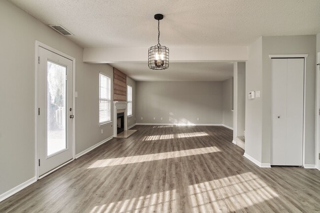 Building Photo - 3 BD/2.5 BA in Fishers!