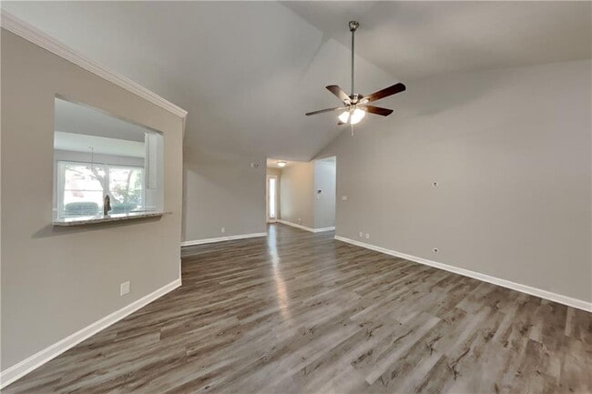 Building Photo - 5665 Enchantress Ln NE